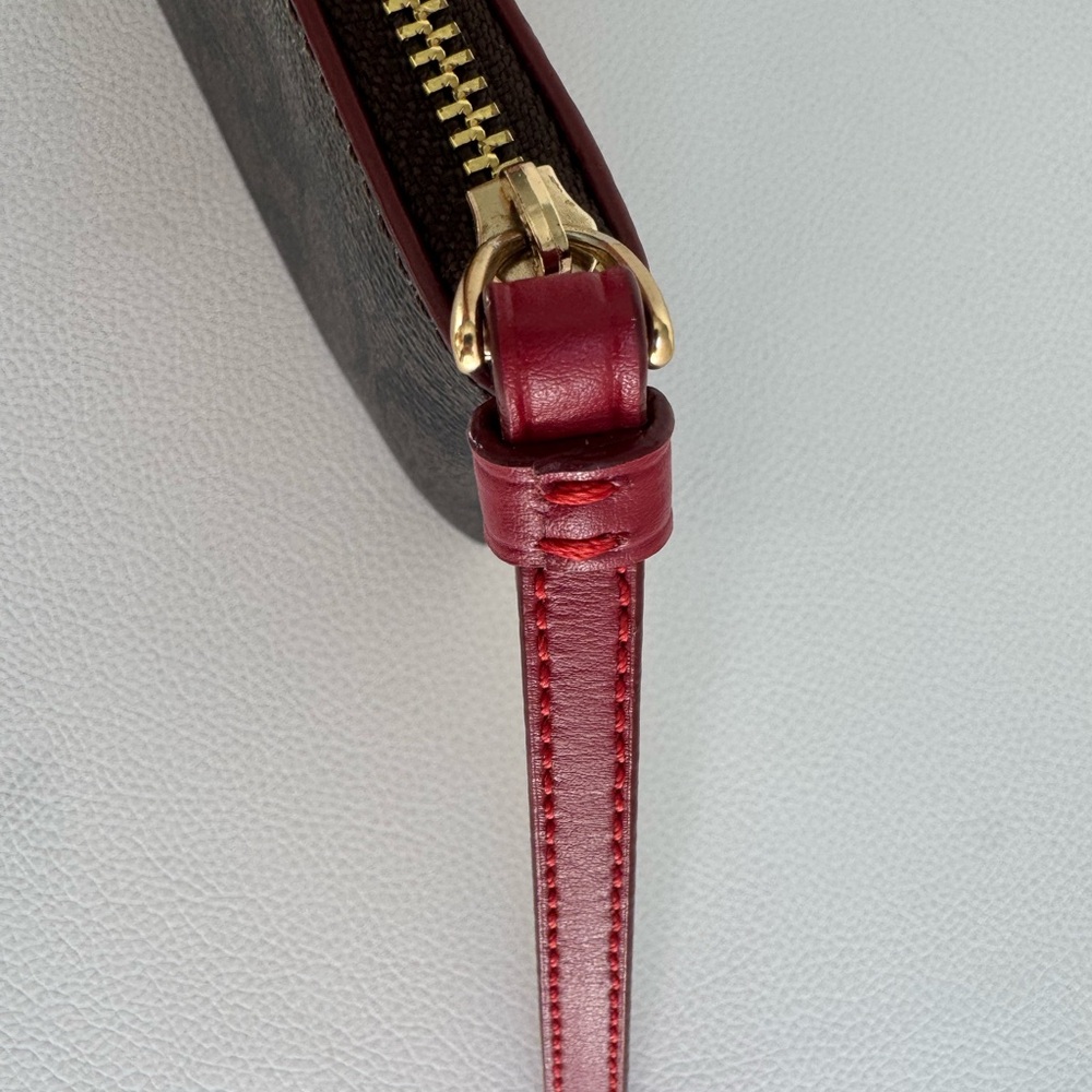 NWOT Coach Wristlet in excellent condition - Picture 4 of 6